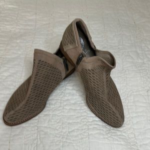 Vince Camuto Booties Size 8.5 NWOT